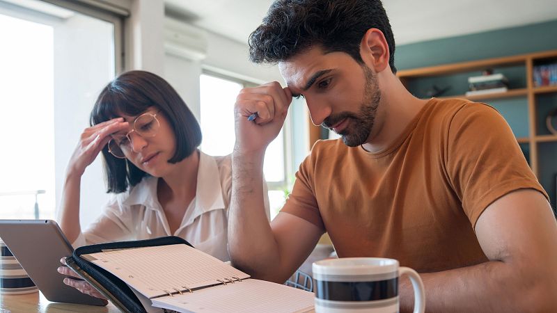 Segona hora: Posem el Zoom al burnout en les parelles: s?ha acabat l?amor o nom�s estem esgotats? - Xavif�rnia | Escoltar