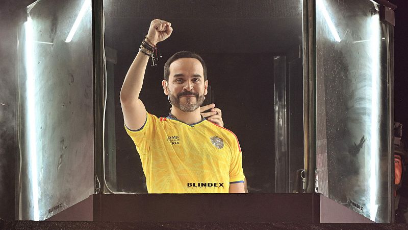 Cinco Continentes - De la Espriella se proclama vencedor, Cepeda pide paciencia - Escuchar ahora