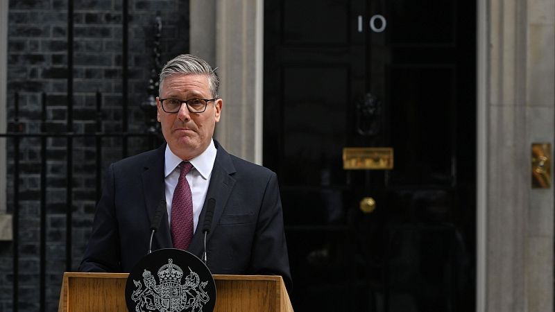 Cinco Continentes - Starmer anuncia su dimisión como primer ministro del Reino Unido - Escuchar ahora