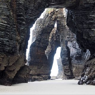 Playas legendarias en España: mitos, misterios y tradiciones