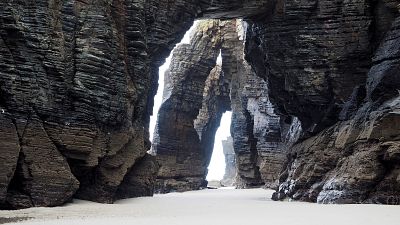 Playas legendarias en España: mitos, misterios y tradiciones