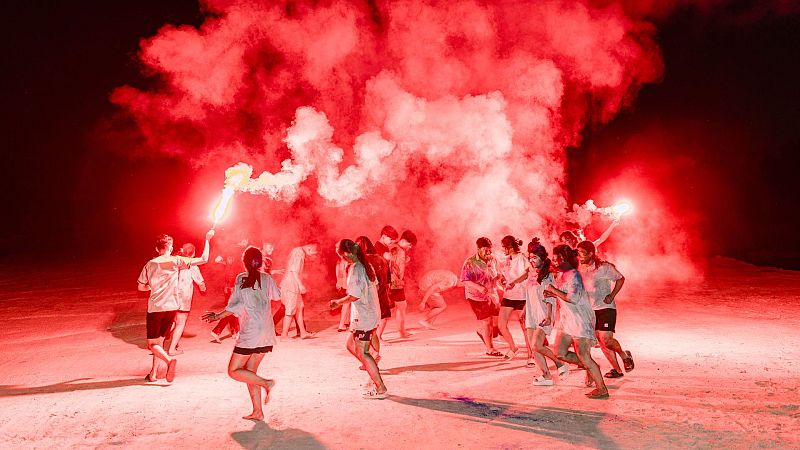 Bon dia i bona sort - La playlist infalible per celebrar Sant Joan - Bon dia i bona sort | Escoltar