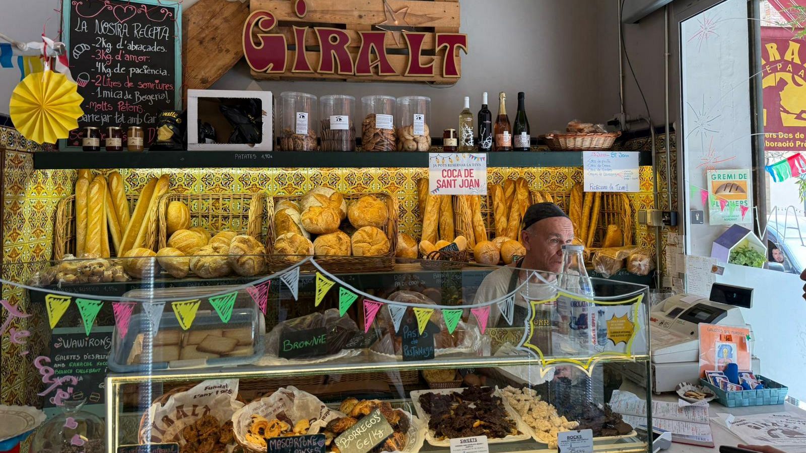 Tradició de la coca de Sant Joan al Forn Giralt | Escoltar