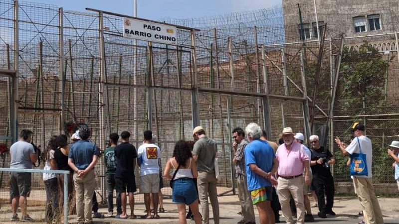 Decenas de personas se concentran en la frontera de Melilla en el cuarto aniversario del 24J | Escuchar