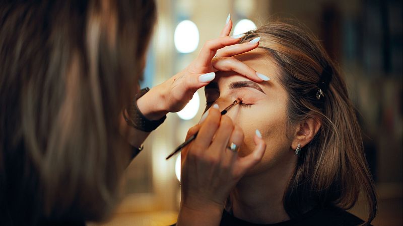 Memoria de delfín - Historia del maquillaje: belleza, espiritualidad y mucho cine - Escuchar ahora