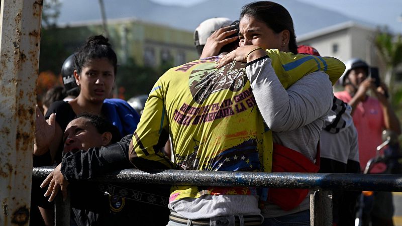 L'Entrellat - Aix� viuen els ve�ns de Caracas els terretr�mols - Els vene�olans a Catalunya - Tert�lia amb Gemma Soriano, Elisenda Roca i Basha Changue - L'Entrellat | Escoltar