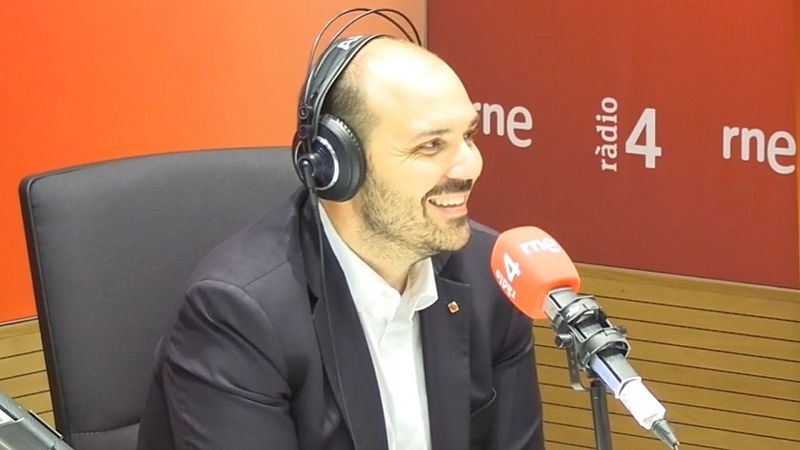 Plurals i Singulars - Albert Dalmau: "Dir que sóc LGTBI serveix per visibilitzar i ajudar persones" - Plurals i singulars a Ràdio 4 | Escoltar