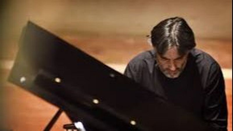 La hora azul - "Un piano entre libros"- 26/06/26 - La hora azul | Escuchar