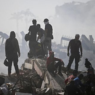 Venezuela busca a los desaparecidos bajo los escombros