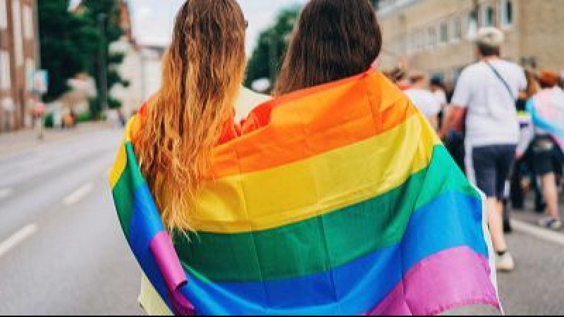 Dia Mundial de l'Orgull LGTBIQ+. Entrevista al Dr. Javier Wilhelm - S�n 4 dies | Escuchar