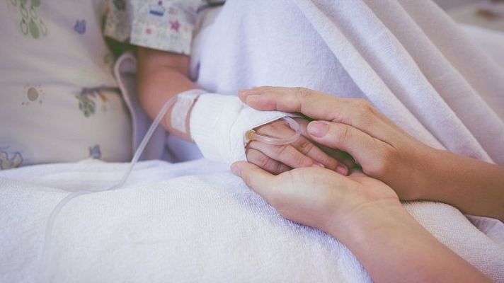 Las 'leonas' que acompañan menores ingresados en el hospital - Europa abierta | Escuchar