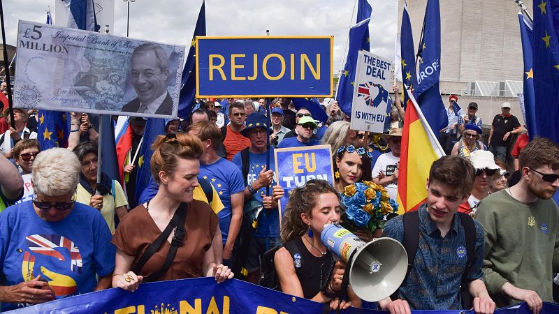 Reportajes 5 Continentes - Los españoles del Reino Unido frente al Brexit - Escuchar ahora