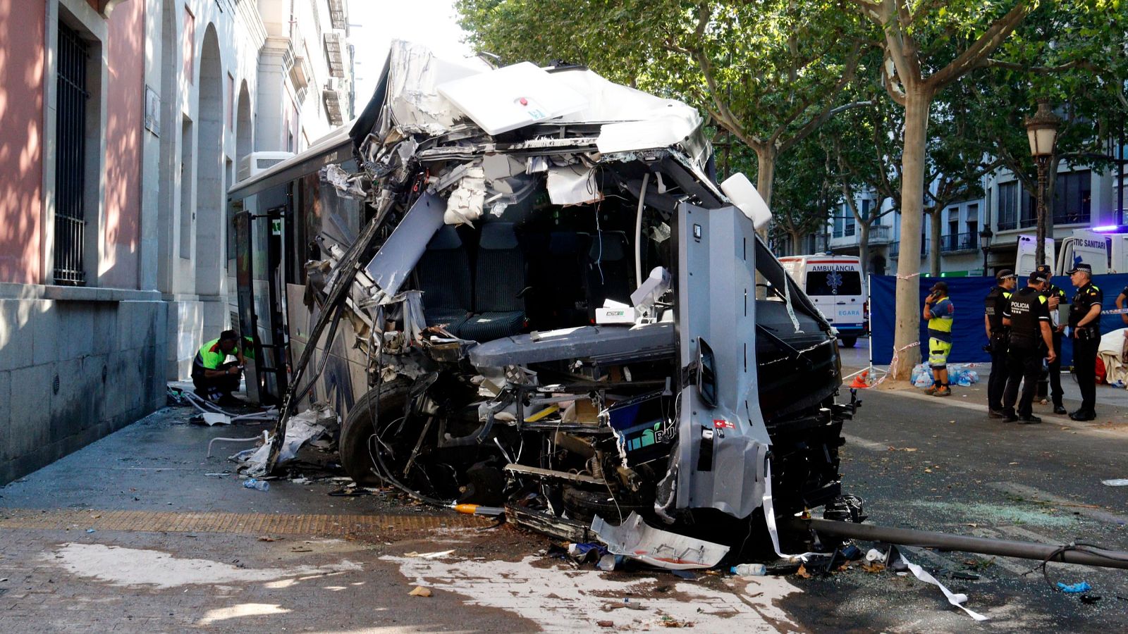 Greu accident d'autocar a Lleida amb una quarantena de ferits
