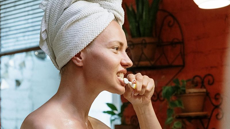 El mat� de R�dio 4 - Per qu� �s dolent rentar-se les dents just despr�s de menjar? La doctora Guerrero t'explica com i quan ho has de fer - El mat� de R�dio 4 | Escoltar