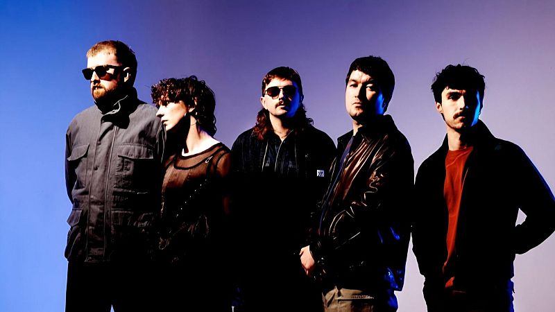 Gurriers enseñan 'Party Lines' - nanana | Escuchar