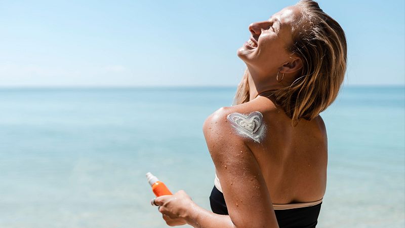 El dermat�leg Joan Ferrando analitza la viralitzaci� de l?obsessi� pel bronzejat i els riscos reals de les tend�ncies de TikTok i Instagram - Xavif�rnia | Escoltar