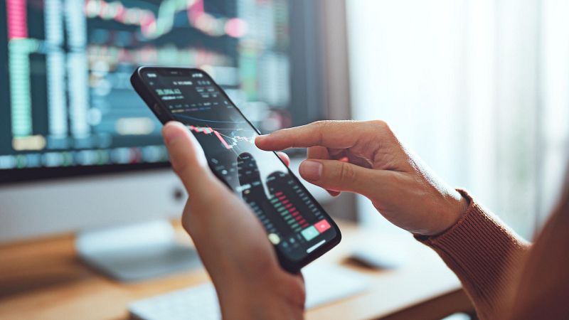 Así funcionan las estafas con criptomonedas - Economía de bolsillo | Escuchar