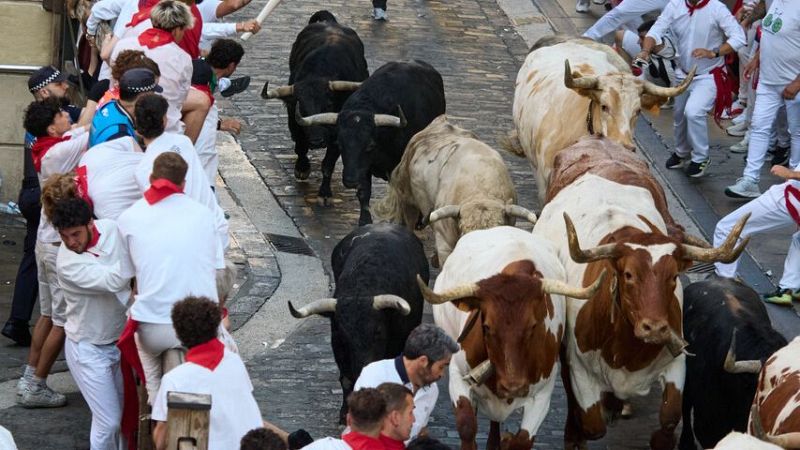Encierro 7 julio. Fuente Ymbro y su noble carrera - Navarra Informativos | Escuchar