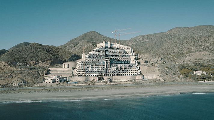 El derribo del Algarrobico un paso más cerca - Españoles en la mar | Escuchar