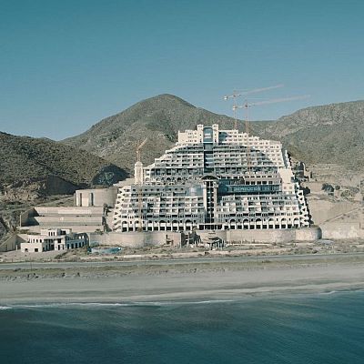 El derribo del Algarrobico un paso más cerca - Españoles en la mar | Escuchar
