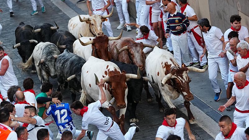 AUDIO | Fugaz segundo encierro de Sanfermines con los toros de Cebada Gago - Sanfermines en RNE | Escuchar