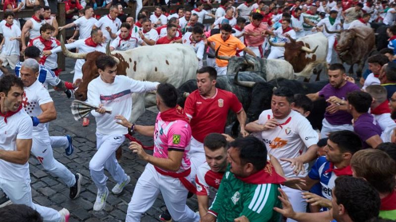 Encierro 8 julio RNE: Cebada Gago se sale de su patrón - Navarra Informativos | Escuchar