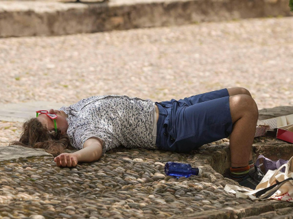 Com afecten les nits tropicals al nostre son durant l'estiu?