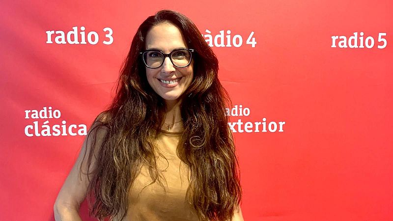 Metròpoli - Nuria Fergó - Metròpoli | Escoltar