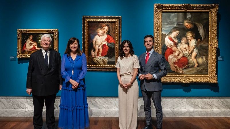 Pablo González Tornel, Susana Lloret, Hortensia Herrero y Carlos Mazón posan en el MuBAV frente a obras de Rubens.