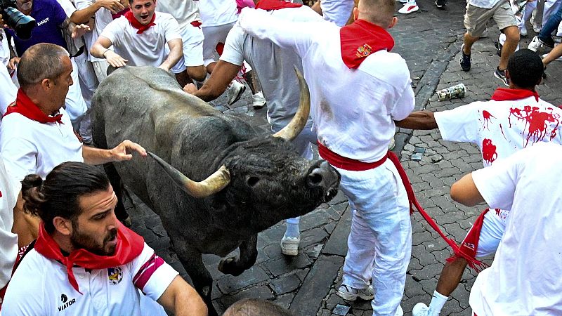 Multitudinario quinto encierro de Sanfermines con toros de José Escolar - Sanfermines en RNE | Escuchar