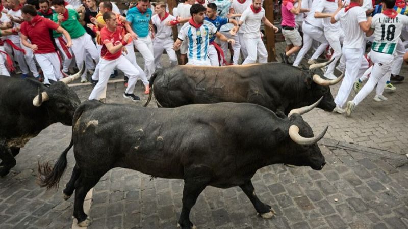 Séptimo encierro RNE. Los Miura al galope tendido - Navarra Informativos | Escuchar