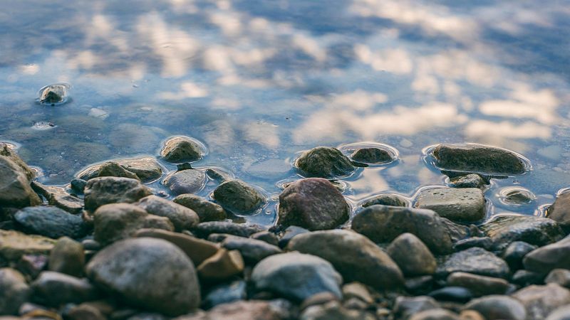 Reflejos en el agua I - Im�genes en tono po�tico - 13/07/26 - Reflejos en el agua | Escuchar