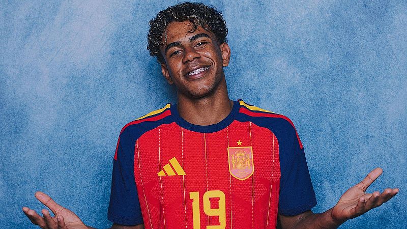 El mat� de R�dio 4 - Lamine Yamal respon a Mariano Rajoy: "El futbol serveix per integrar" - El mat� de R�dio 4 | Escoltar