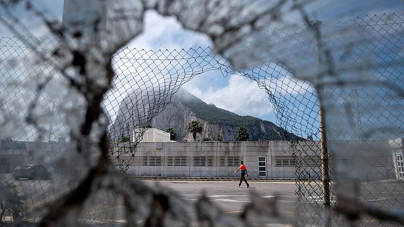 Adiós a la verja de Gibraltar - Escuchar ahora