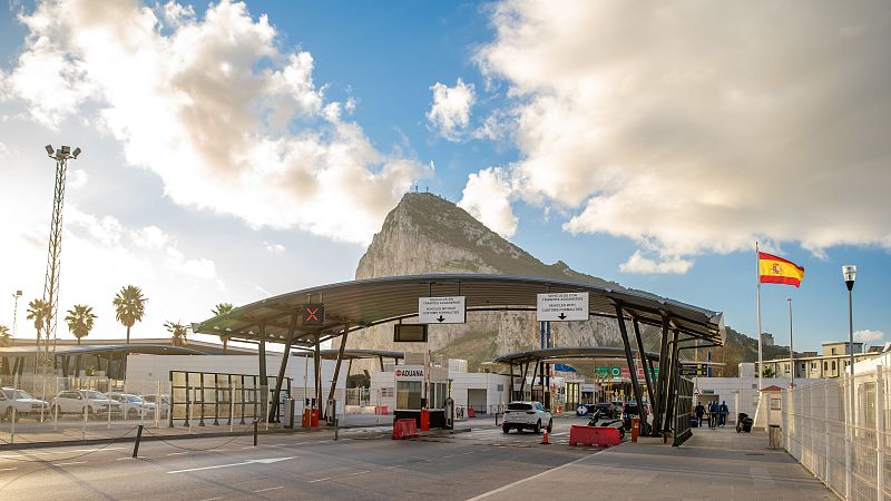 Programa especial RNE | Adiós a la verja de Gibraltar - Especiales informativos RNE | Escuchar