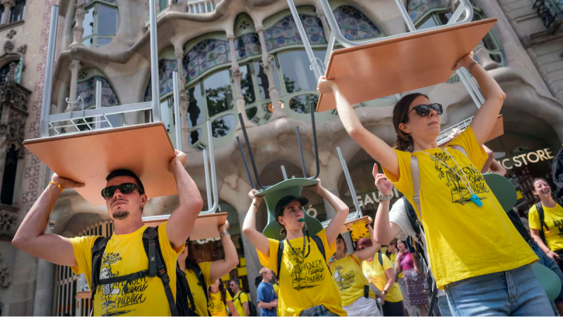 El mat� de R�dio 4 - Vaga a les escoles el 8 de setembre, les fam�lies responen: "Esperem que el Departament d'Educaci� ho aturi" - El mat� de R�dio 4 | Escoltar
