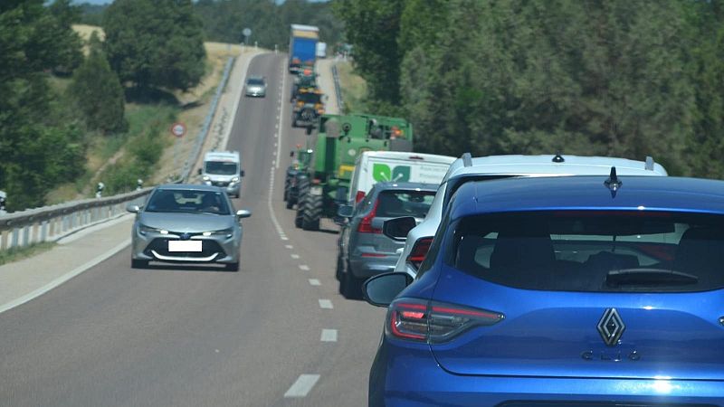 Los agricultores protestan contra las restricciones a la cosecha impuestas por el índice de riesgo de incendios - Castilla-La Mancha Informativos | Escuchar