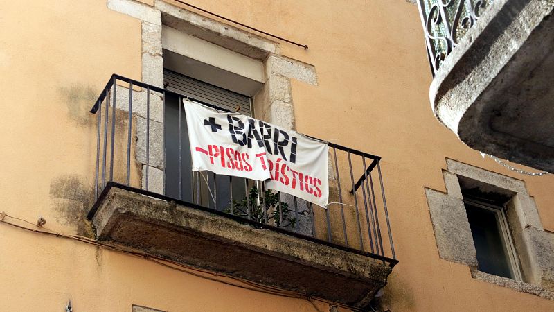 L'Entrellat - Aix� esquivaria el lobby dels pisos tur�stics la no renovaci� de les llic�ncies d'habitatge tur�stic a Barcelona - L'Entrellat | Escoltar