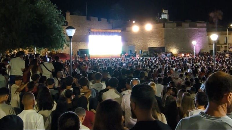 Unos 3.000 melillenses vieron llegar a España a la final | Escuchar