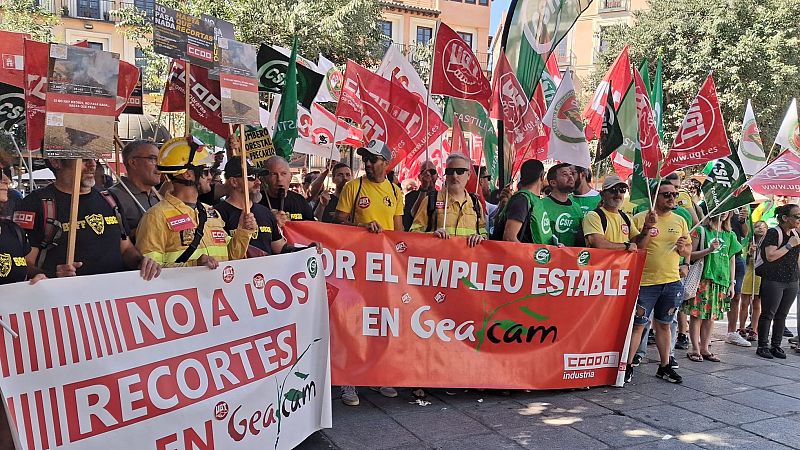 Bomberos forestales reclaman más medios y  mejoras laborales - Castilla-La Mancha Informativos | Escuchar