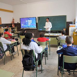 EXCLUSIVA CAS CREA: L'ombra del catedràtic investigat per coerció sexual plana sobre una escola de Mataró