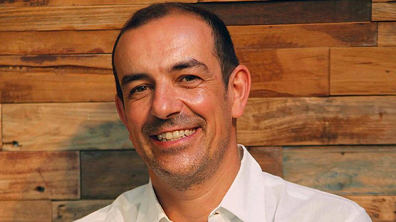 El Pla B - Alexis Racionero: "Estem en la cultura del narcisisme absolut, del 'like', i de l'ego" - El pla B | Escoltar
