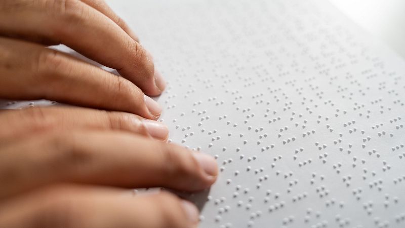 Para que veas - Una joven gallega provoca que la RAE admita que “leer” braille, también es leer  - 20/07/26 - Escuchar ahora