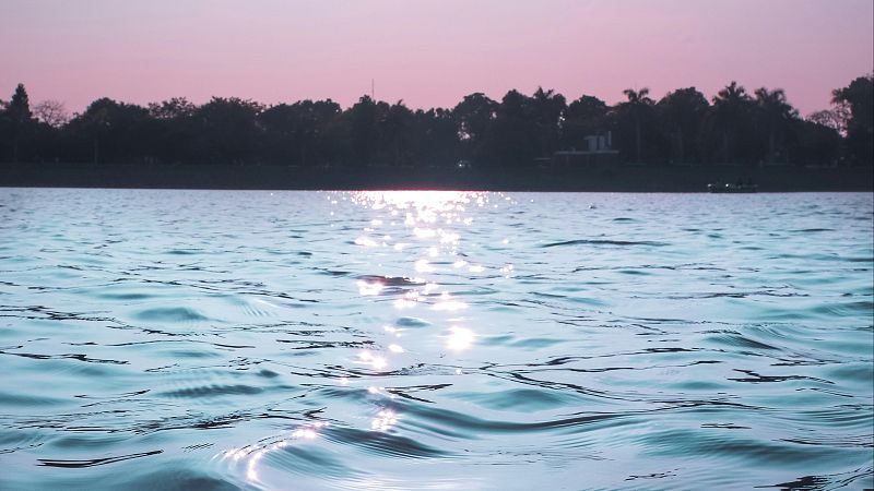 Reflejos en el agua I - Preludio saudade - 17/07/26 - Reflejos en el agua | Escuchar