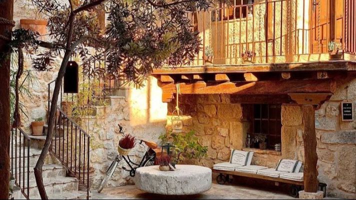 Agua, pinos y piedra en una casa con encanto en la Alcarria - En clave Turismo