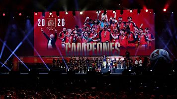 España homenajea a los campeones del mundo de fútbol