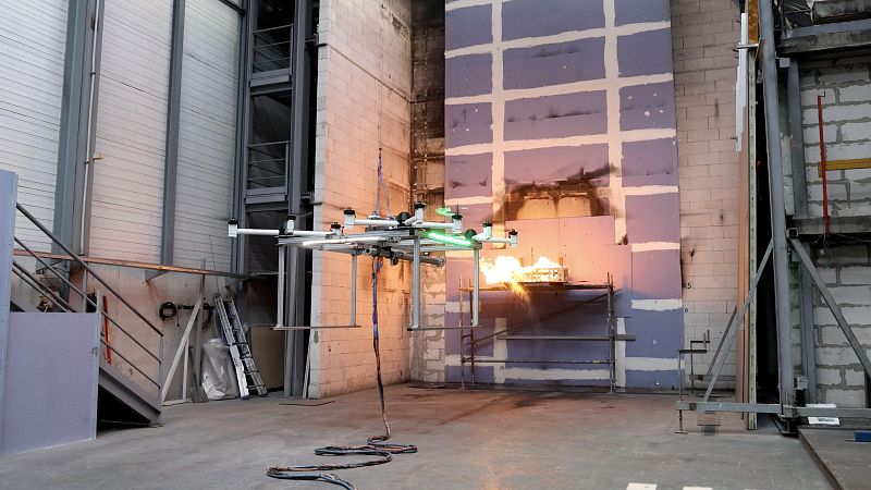 El dron el�ctrico de gran capacidad contra incendios
