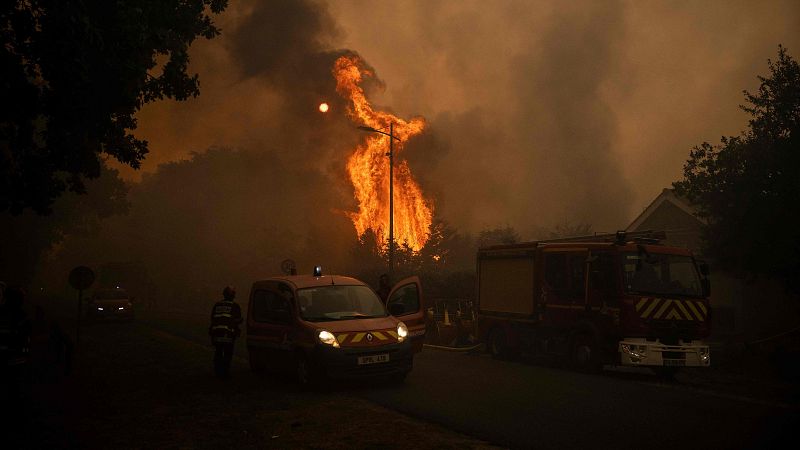 Cinco Continentes - El fuego devora miles de hectáreas en Francia - Escuchar ahora
