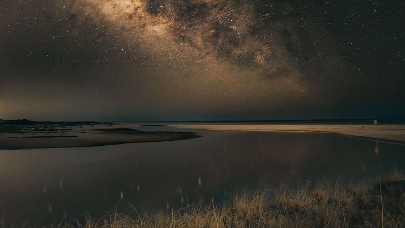 Vistas al mar I - Elixir de las noches de verano - 28/07/26 - Vistas al mar | Escuchar