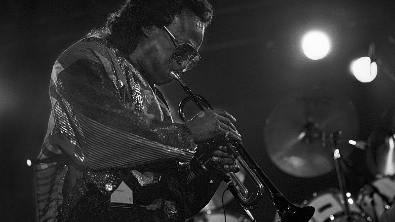 El Miles Davis más radical (II) - Música para aeropuertos - 16/08/2026 - escuchar ahora